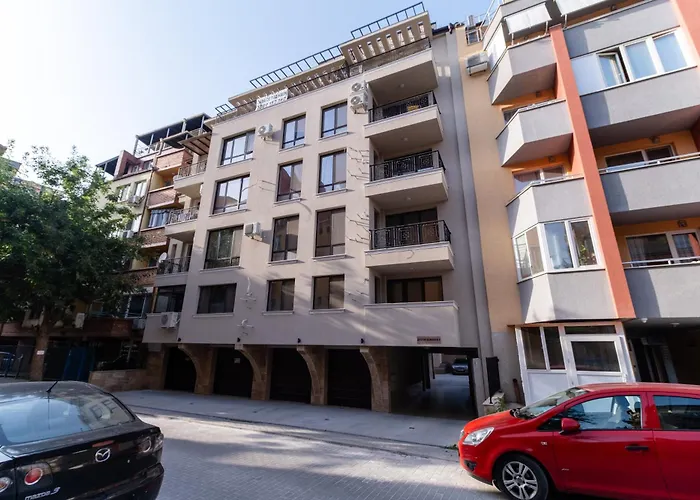 1-Bedroom Apartment With Free Private Parking