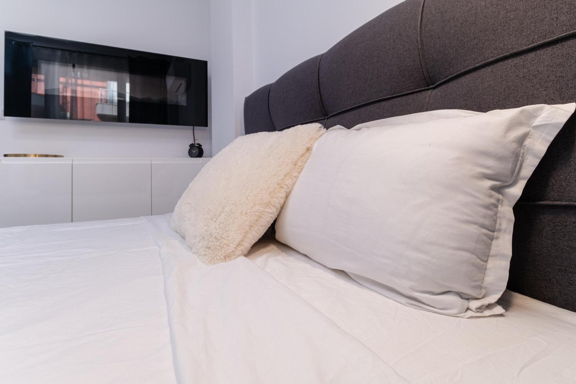 1-bedroom With Free Private Parking Daire *
