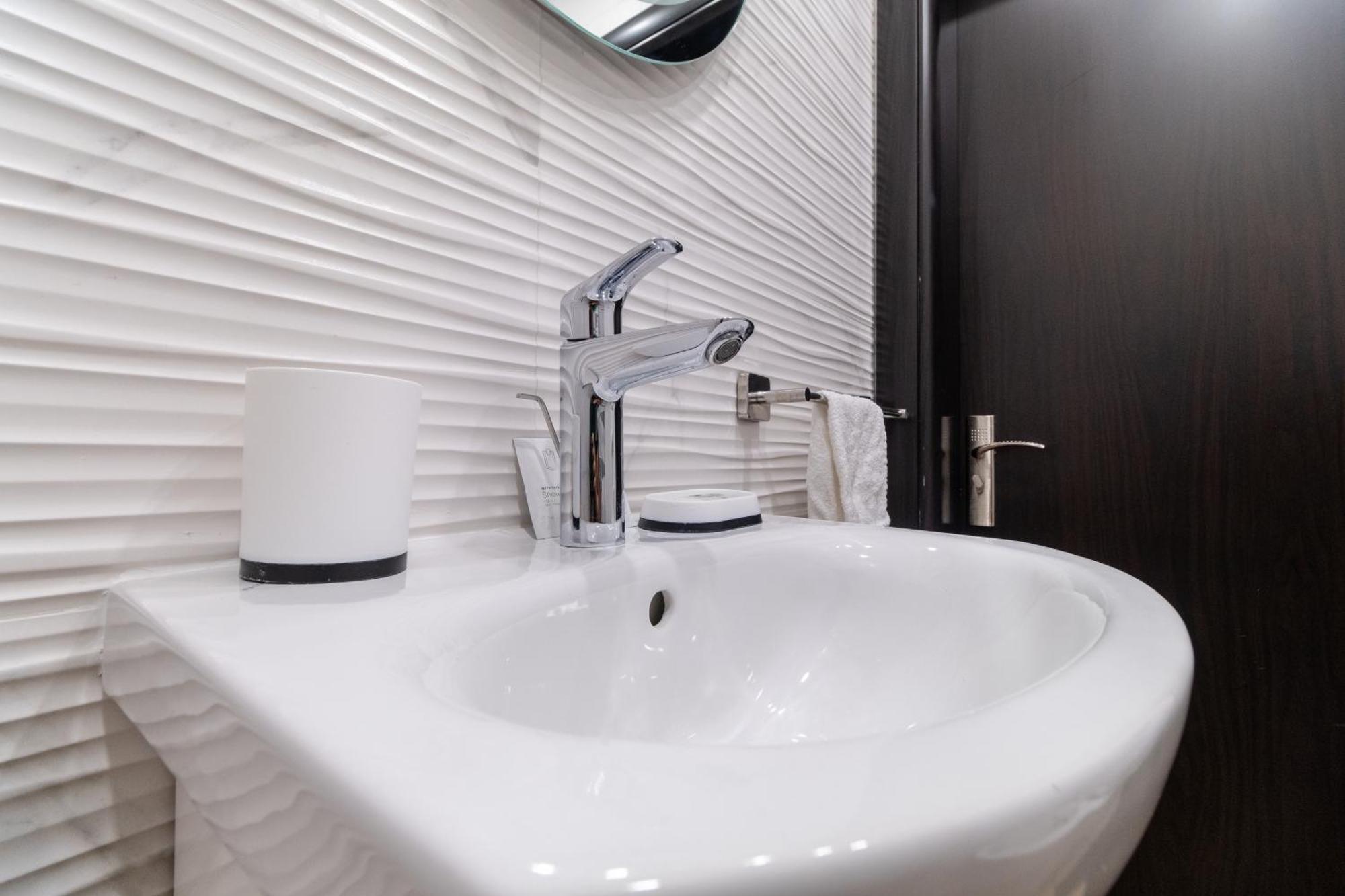1-bedroom With Free Private Parking Daire *