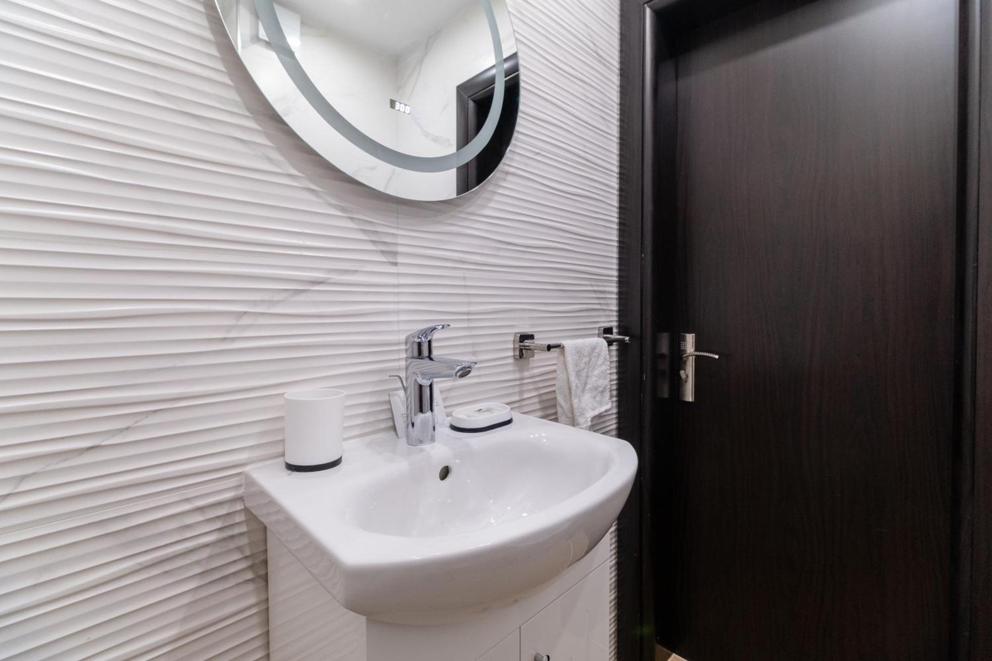 1-bedroom With Free Private Parking