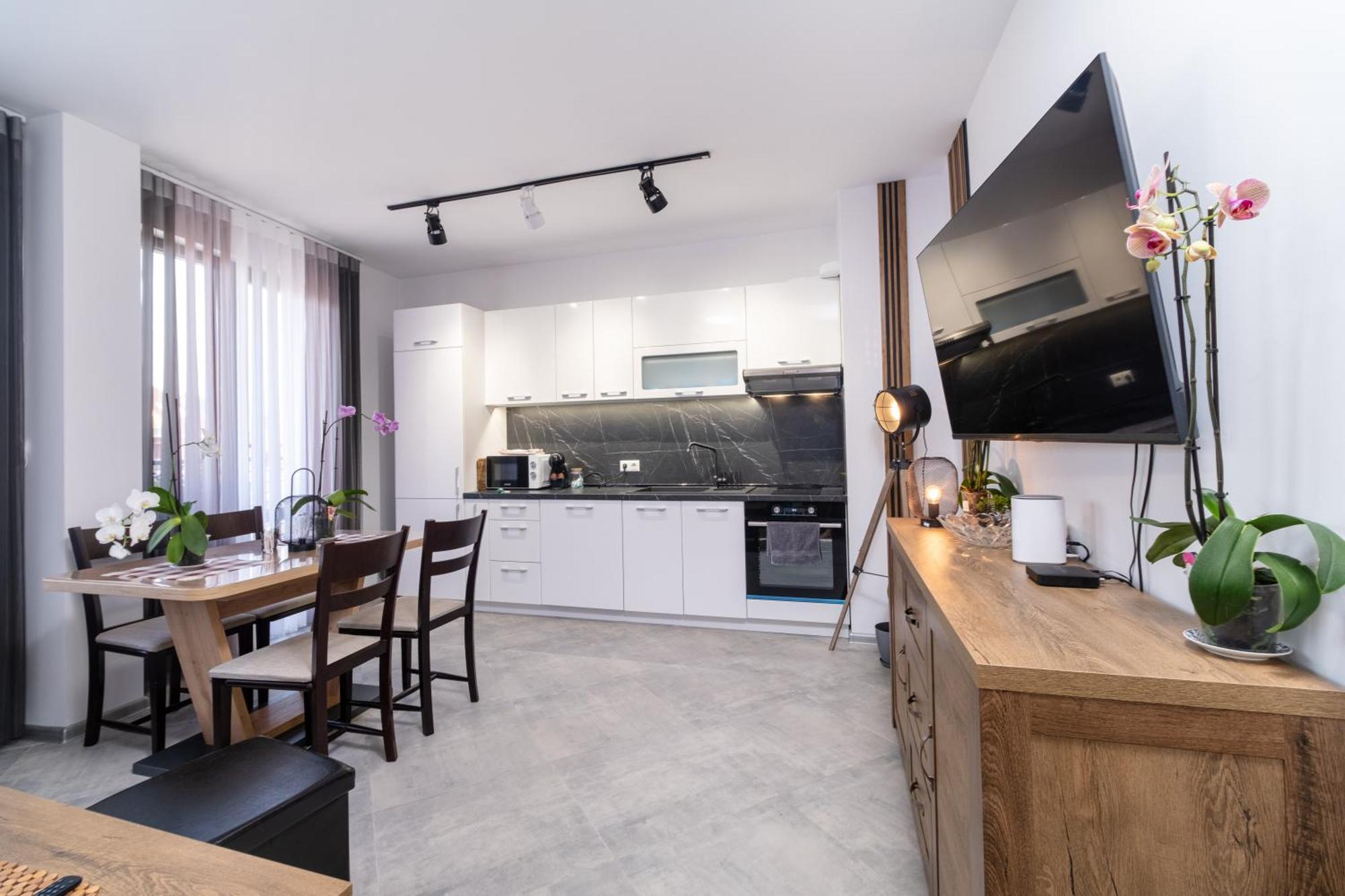 Daire 1-bedroom With Free Private Parking *
